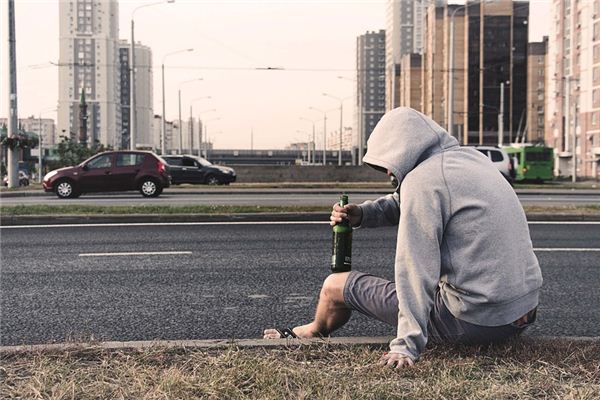 梦见酒鬼是什么意思 梦见酒鬼是什么意思