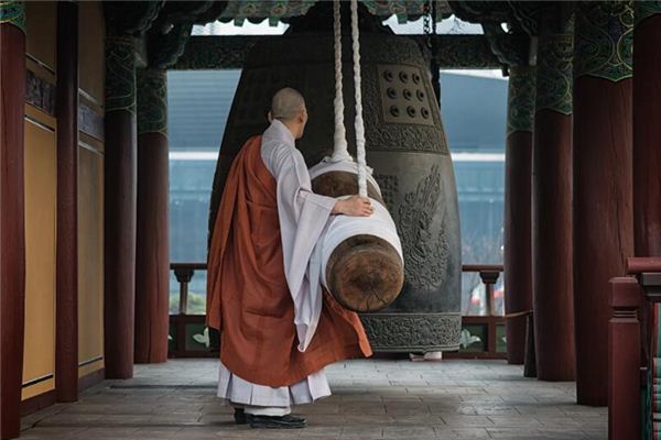 梦见敲钟人是什么意思 梦见敲钟人是什么意思