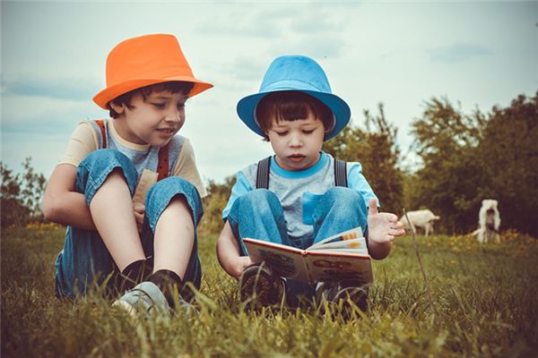 梦见表哥表弟是什么意思 梦见表哥表弟是什么意思