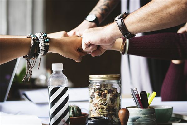 梦见同事是什么预兆 梦见同事是什么预兆