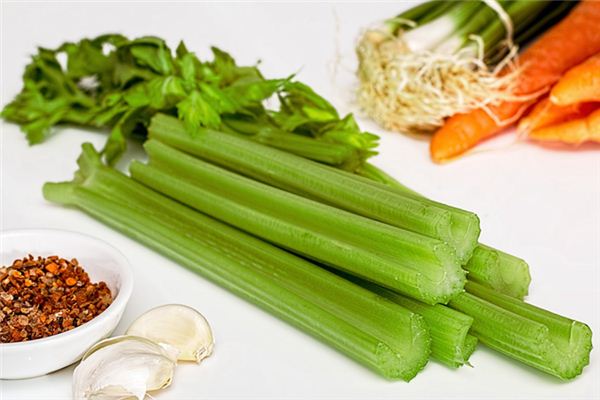 梦见水芹菜是什么意思 梦见水芹菜是什么意思