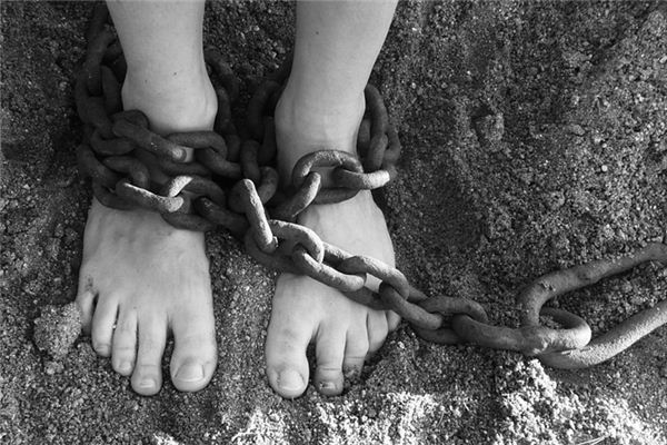 梦见脚镣是什么意思 梦见脚镣是什么意思