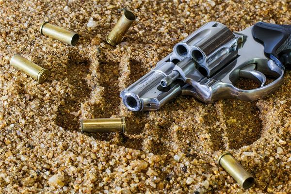 梦见手枪是什么意思 梦见手枪是什么意思