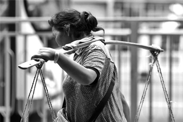 梦见扁担是什么意思 梦见扁担是什么意思