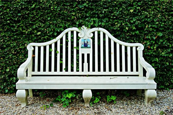 梦见三脚凳是什么意思 梦见三脚凳是什么意思