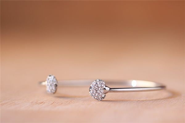 梦见手镯是什么意思 梦见手镯是什么意思