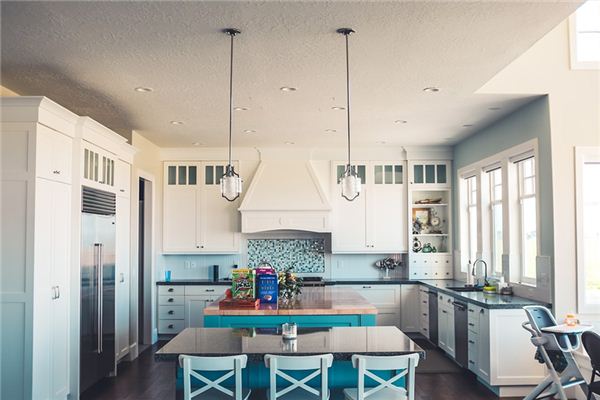 梦见餐桌是什么意思 梦见餐桌是什么意思