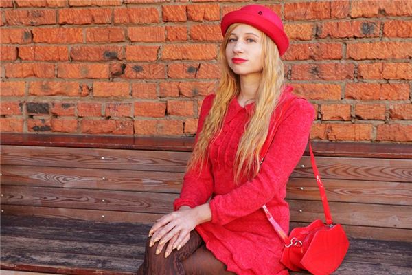 梦见红色衣服是什么意思 梦见红色衣服是什么意思