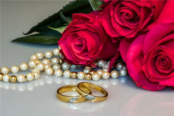 梦见小饰物是什么意思 梦见小饰物是什么意思