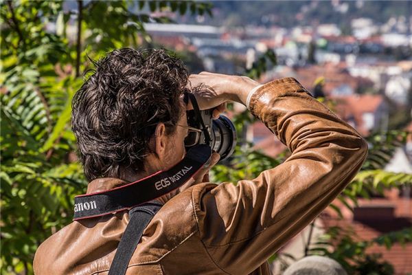 梦见衣肘是什么意思 梦见衣肘是什么意思