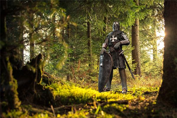 梦见披盔带甲是什么意思 梦见披盔带甲是什么意思