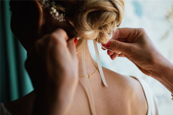 梦见做发型是什么意思 梦见做发型是什么意思