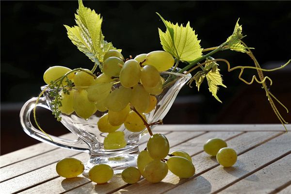 梦见摘葡萄是什么预兆 梦见摘葡萄是什么预兆