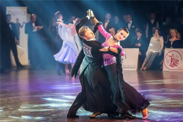 梦见跳华尔兹是什么意思 梦见跳华尔兹是什么意思