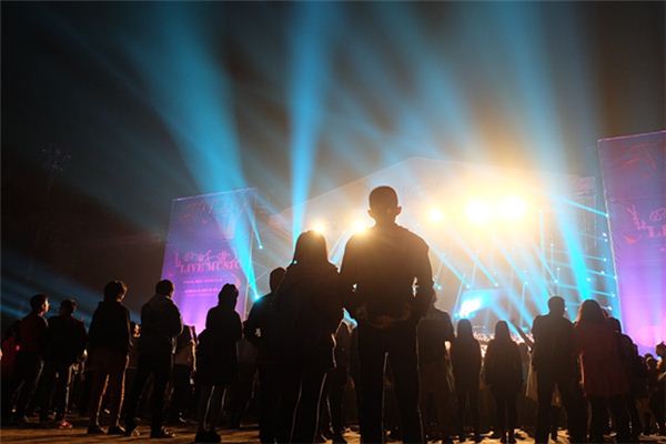 梦见看演出是什么意思 梦见看演出是什么意思