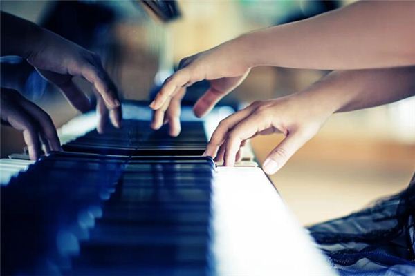 梦见弹琴是什么意思 梦见弹琴是什么意思