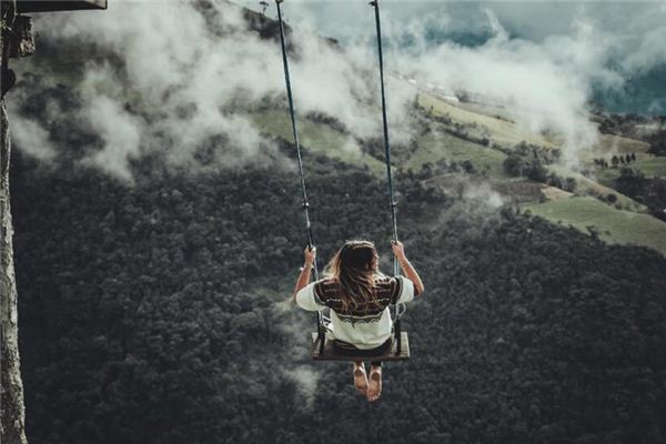 梦见荡秋千是什么意思 梦见荡秋千是什么意思