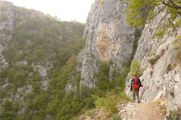 梦见爬坡是什么意思 梦见爬坡是什么意思