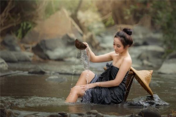梦见女人洗澡是什么意思 梦见女人洗澡是什么意思