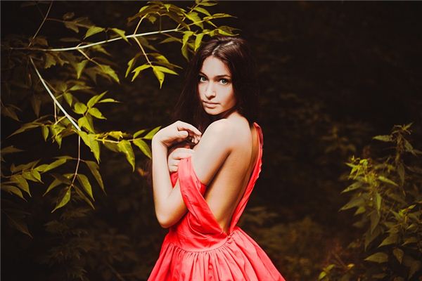 梦见脱衣服是什么意思 梦见脱衣服是什么意思