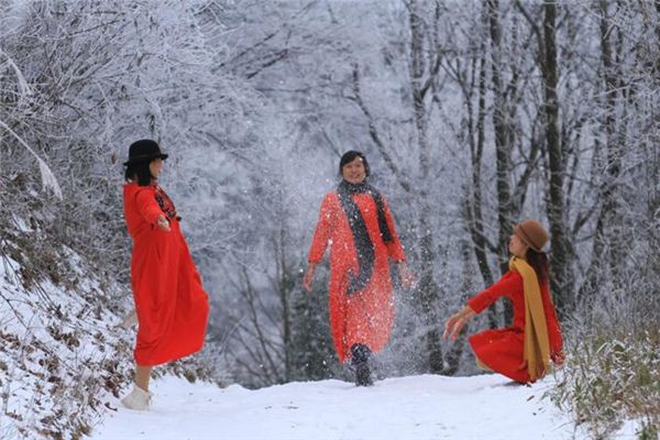 梦见女人嬉闹是什么意思 梦见女人嬉闹是什么意思