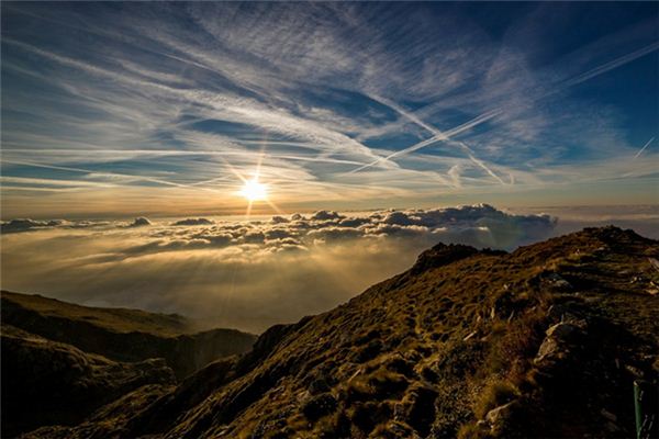 梦见太阳坠落是什么意思 梦见太阳坠落是什么意思