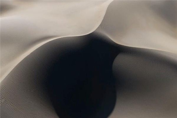 梦见沙土下陷是什么意思 梦见沙土下陷是什么意思