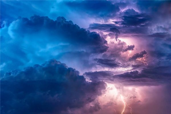 梦见云上是什么意思 梦见云上是什么意思