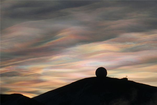 梦见五彩的云是什么意思 梦见五彩的云是什么意思