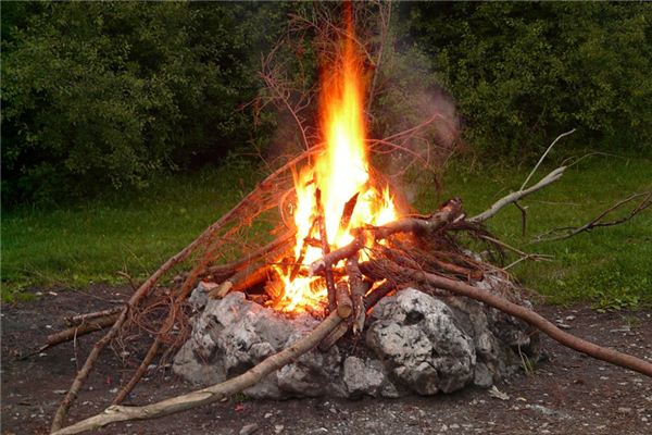 梦见火光是什么意思 梦见火光是什么意思