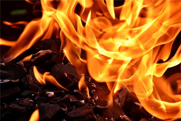 梦见进火狱是什么意思 梦见进火狱是什么意思