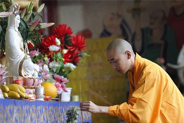 梦见庙里拜神是什么意思 梦见庙里拜神是什么意思