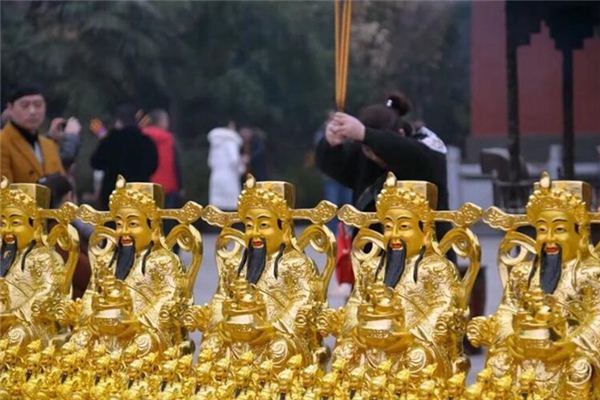 梦见土地公公是什么意思 梦见土地公公是什么意思