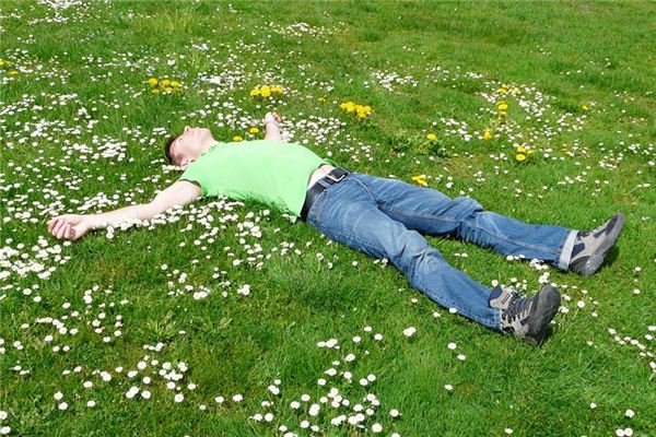 梦见和死人在一起是什么意思 梦见和死人在一起是什么意思