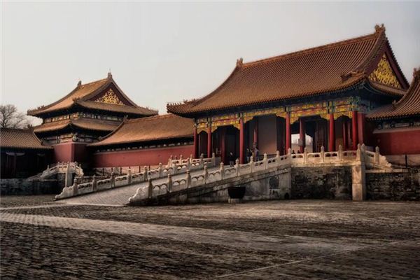 梦见官府是什么意思 梦见官府是什么意思