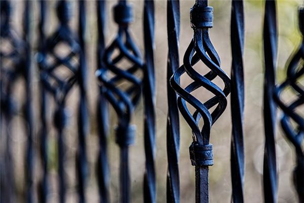 梦见铁栅栏是什么意思 梦见铁栅栏是什么意思