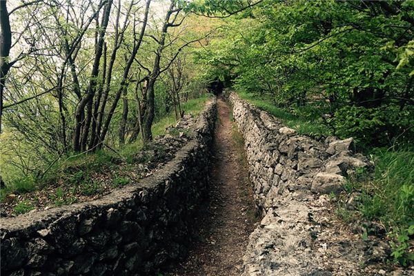 梦见战壕是什么意思 梦见战壕是什么意思