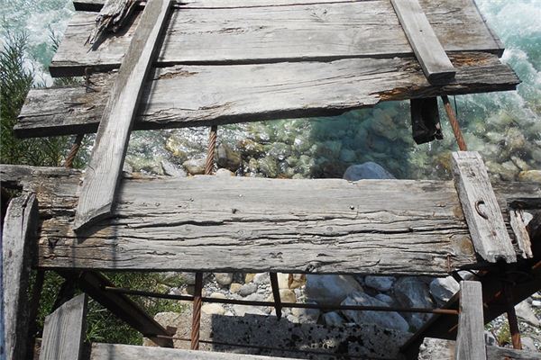 梦见断桥是什么意思 梦见断桥是什么意思