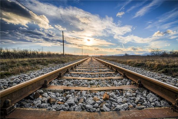 梦见铁轨是什么意思 梦见铁轨是什么意思