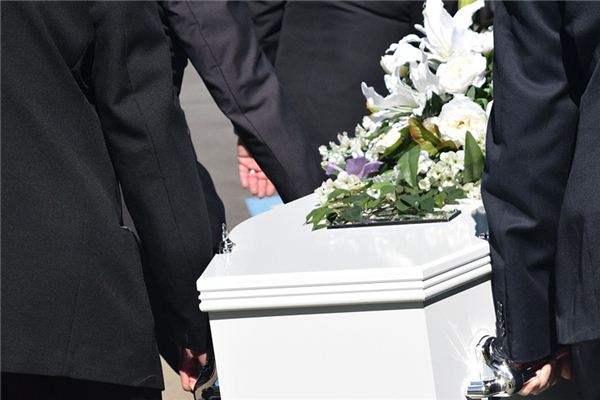 梦见抬棺材是什么意思 梦见抬棺材是什么意思