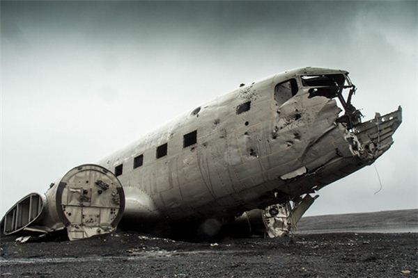 梦到飞机坠毁 梦到飞机坠毁