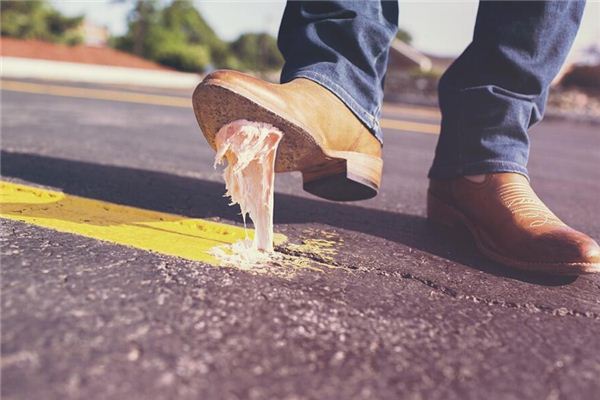 梦到踩到屎是什么征兆 梦到踩到屎是什么征兆