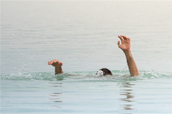 梦见被水冲走是什么意思 梦见被水冲走是什么意思