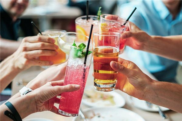 梦见喝饮料是什么意思 梦见喝饮料是什么意思