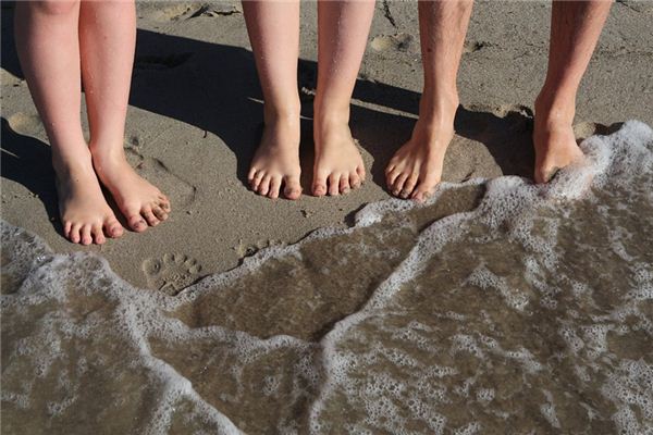 梦见没穿鞋是什么意思 梦见没穿鞋是什么意思