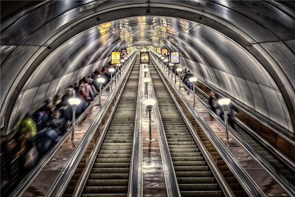 梦见下楼梯是什么意思 梦见下楼梯是什么意思