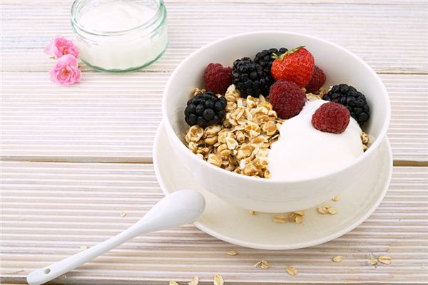 梦见摔破碗是什么意思 梦见摔破碗是什么意思