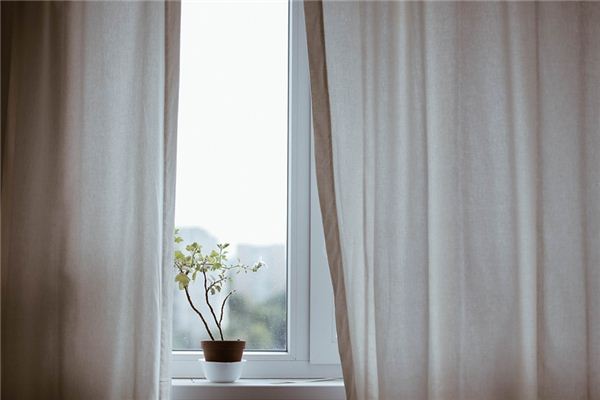 梦见挂窗帘是什么意思 梦见挂窗帘是什么意思