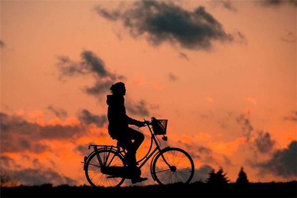 梦到自己骑自行车是什么意思 梦到自己骑自行车是什么意思