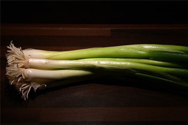 梦见吃大葱是什么意思 梦见吃大葱是什么意思